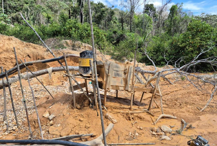 Pol�cia Militar prende 19 pessoas e fecha �rea de garimpo ilegal em Aripuan�