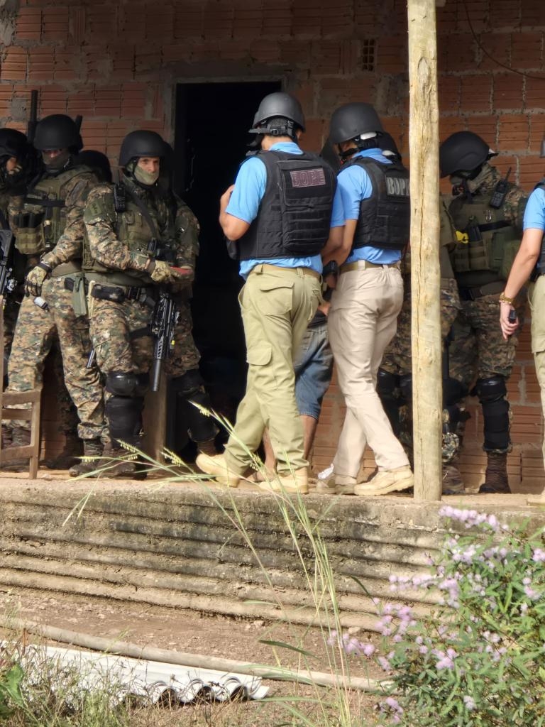 Bope resgata mulher mantida ref�m por sobrinho em zona rural de V�rzea Grande