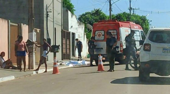 Homem morre eletrocutado enquanto pintava casa em V�rzea Grande
