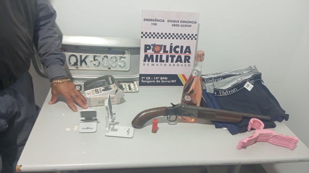 Pol�cia Militar prende mulheres e apreende adolescentes por roubo a resid�ncias em Tangar� da Serra