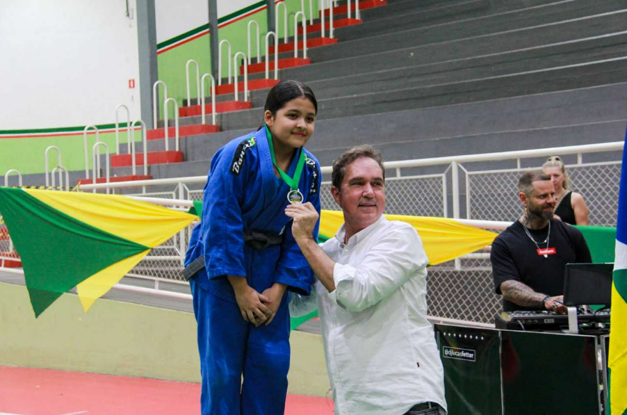 Prefeitura de V�rzea Grande premia vencedores dos Jogos Estudantis 2025