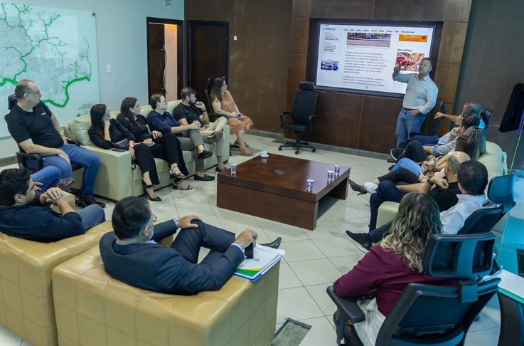 Prefeito de Rondon�polis se re�ne com diretoria da CDL e discute fortalecimento do com�rcio local