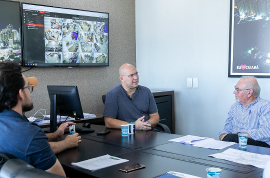 Prefeitura estabelece prazo de 30 dias para empresa regularizar coleta de lixo em Cuiab�