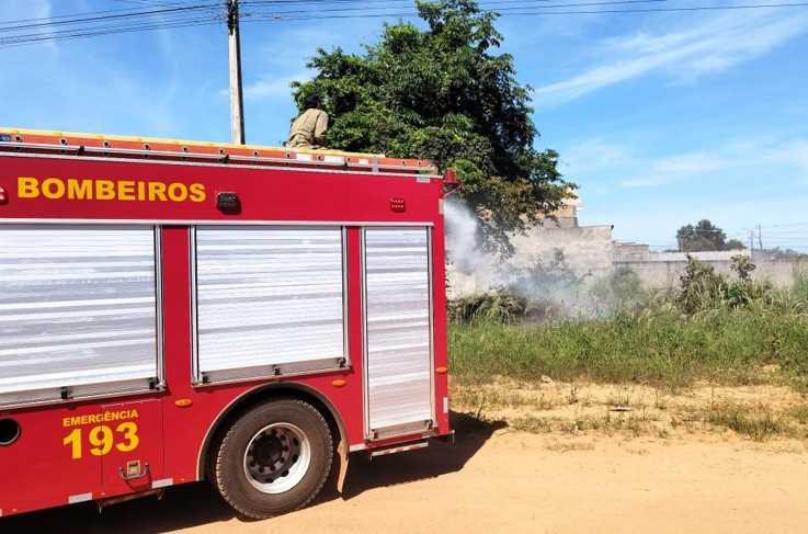 Corpo de Bombeiros combate incndio em rea urbana e alerta proibio do uso do fogo