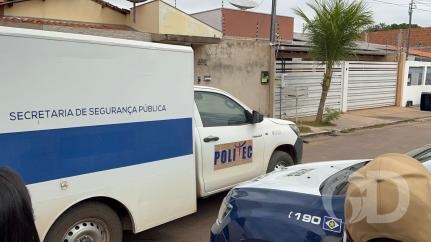 Homem � encontrado morto com marcas de tiro em casa