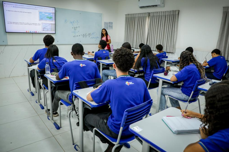 Governo de MT implanta mais 25 escolas cvico militares aps consulta com pais e estudantes