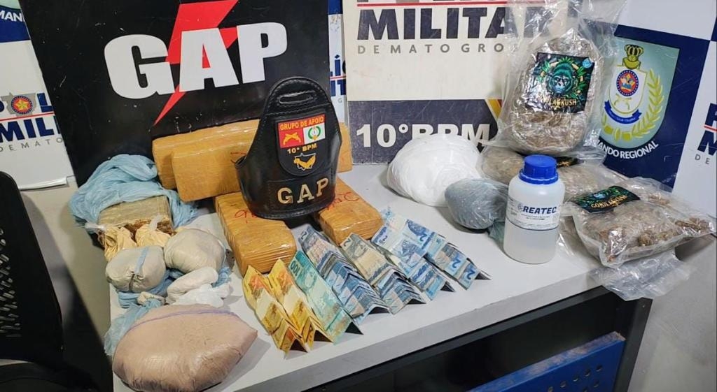 PM apreende tabletes de maconha e pasta base de coca�na ap�s den�ncia de homic�dio em Cuiab�