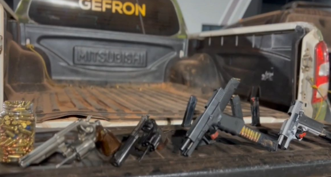 For�as de seguran�a apreendem arsenal e causam preju�zo de mais de R$ 118 mil �s fac��es criminosas