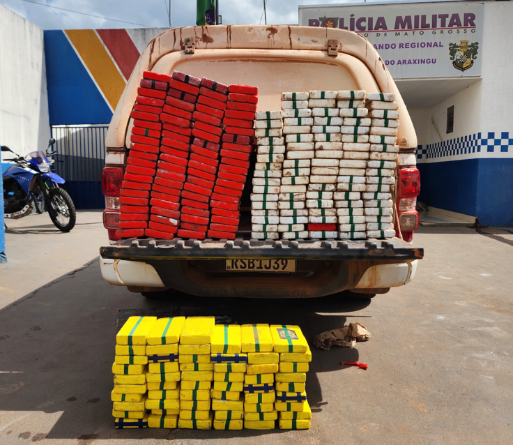 Gefron e PM apreendem 227 tabletes de cocana avaliados em R$ 8 milhes em Vila Rica