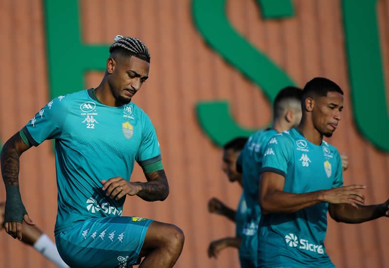 T�cnico Guto Ferreira comanda prepara��o do Cuiab� no CT 
