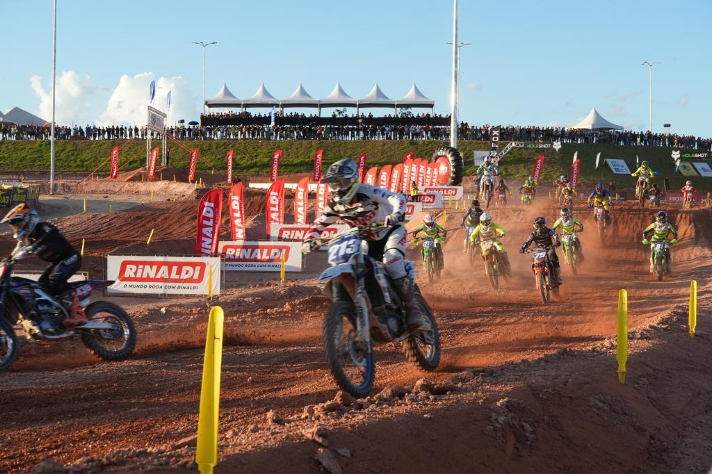 ​​​​​​Adrenalina toma conta das arquibancadas durante 3� etapa do Campeonato Brasileiro de Motocross