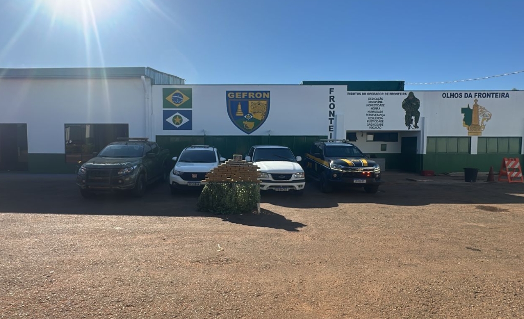 Porto Esperidi�o: Gefron e PRF apreendem 61 tabletes de coca�na e skunk em compartimento oculto de caminhante na fronteira