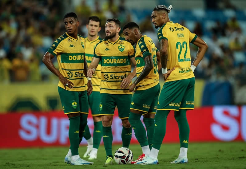 Cuiab e Vila Nova se enfrentam na segunda pela Srie B 
