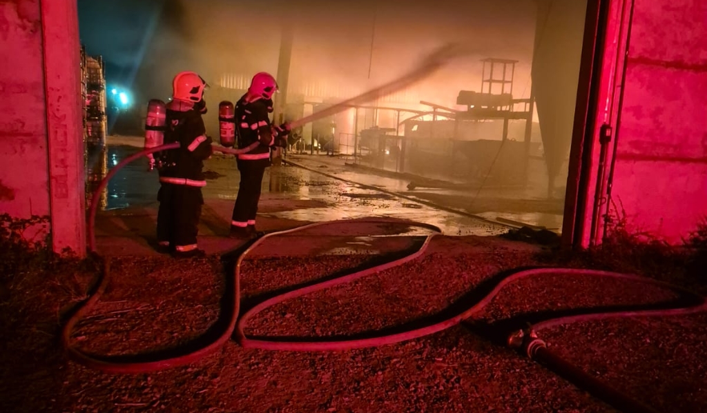 Corpo de Bombeiros controla princ�pio de inc�ndio em botij�o de g�s e patinete el�trico