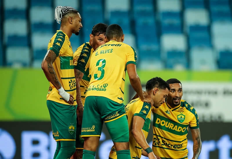 Cuiab� vence Vila Nova, retoma boas atua��es na S�rie B e se aproxima do G4  