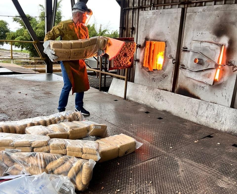 Pol�cia Civil incinera quase meia tonelada de drogas apreendidas em Alto Araguaia e Alto Gar�as