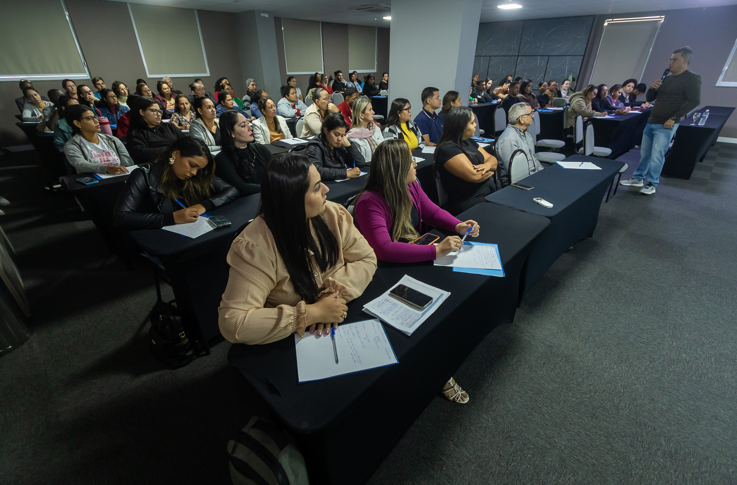 Sa�de capacita enfermeiros e t�cnicos de enfermagem para atendimento de alta performance em Rondon�polis