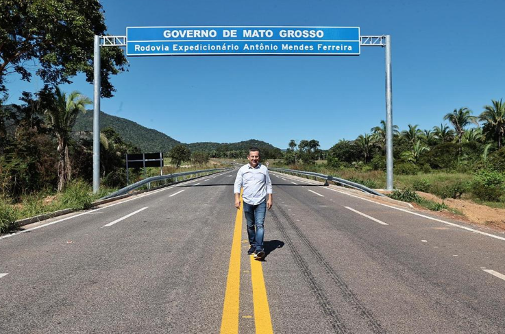 Governo de MT entrega asfalto novo e tira Agrovila das Palmeiras do isolamento