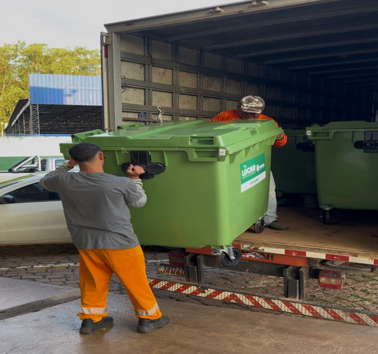 Prefeitura de Cuiab� recebe 30 cont�ineres para refor�ar coleta de lixo urbano