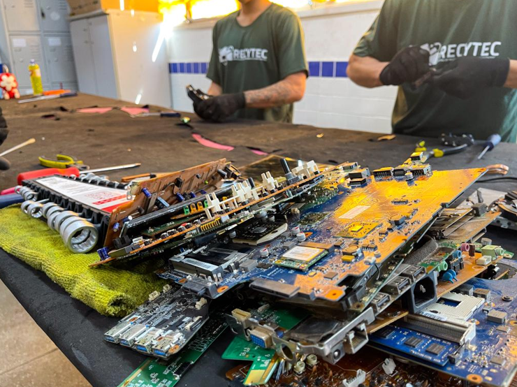 Seciteci oferece cursos gratuitos de Reparo de Celulares e Inteligncia Artificial em Cuiab