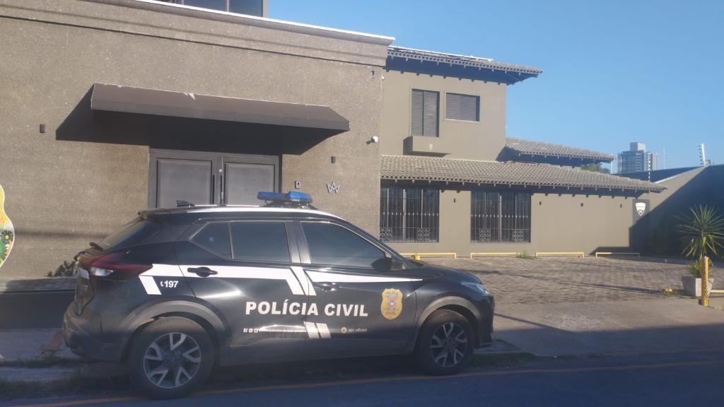 Cl�nica de est�tica interditada volta a funcionar de forma clandestina e � fechada pela terceira vez pela Pol�cia Civil