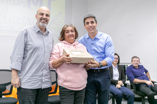 Prefeitura de Cuiab� adere ao programa estadual de alfabetiza��o de adultos 