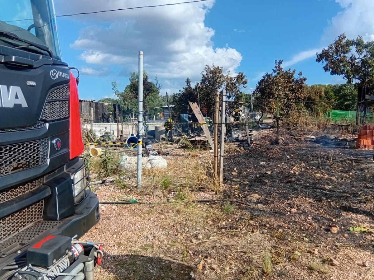 Menino de 5 anos morre em inc�ndio que destruiu barraco em Cuiab�