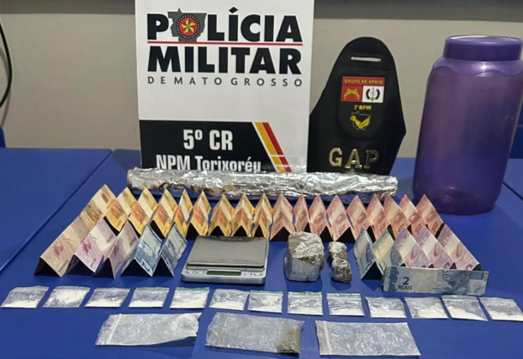 Mulher � presa por tr�fico de drogas em Torixor�u