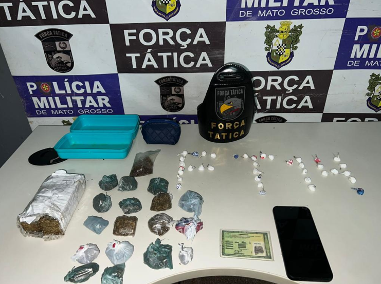 For�a T�tica apreende adolescentes com drogas em pra�a de Rondon�polis