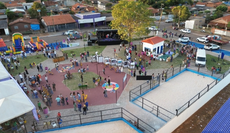 Nova Pra�a das Flores - Prof�. Maria Leonor � inaugurada com grande festa e mutir�o de servi�os para a comunidade em Jaciara