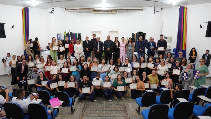 Enfermeiros e Tcnicos em Enfermagem so homenageados pela Cmara de Vereadores