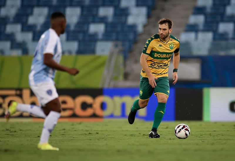Cuiab� vence com gol no fim, assume vaga no G-4 e aumenta crise do Paysandu na S�rie B  