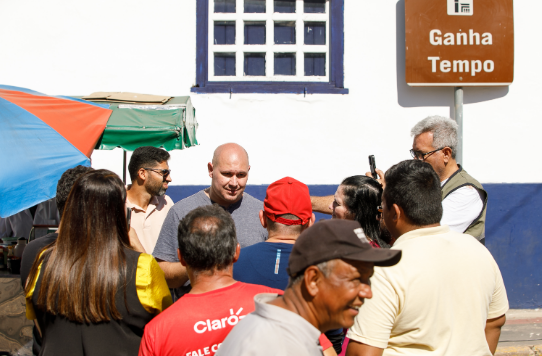 Via em frente ao Ganha Tempo  includa na realocao dos comerciantes ambulantes de Cuiab