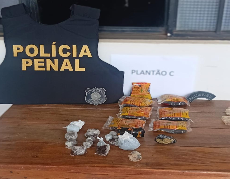 Doze visitantes s�o flagradas pela Pol�cia Penal com entorpecentes e pacotes de fumo em unidades prisionais
