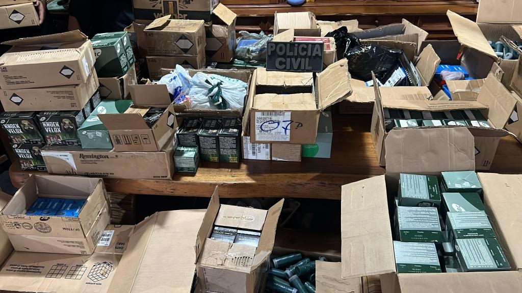 Pol�cia Civil desarticula grupo criminoso envolvido com com�rcio ilegal de armas em Rondon�polis