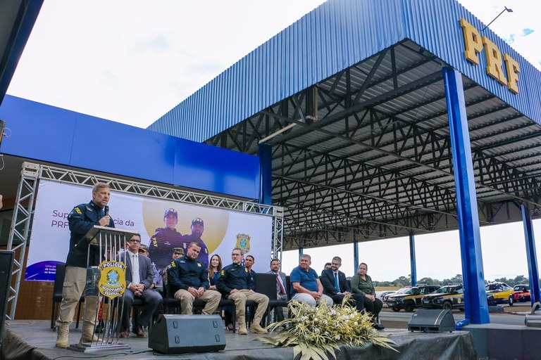 PRF inaugura Delegacia em Barra do Gar�as e refor�a policiamento com novas viaturas
