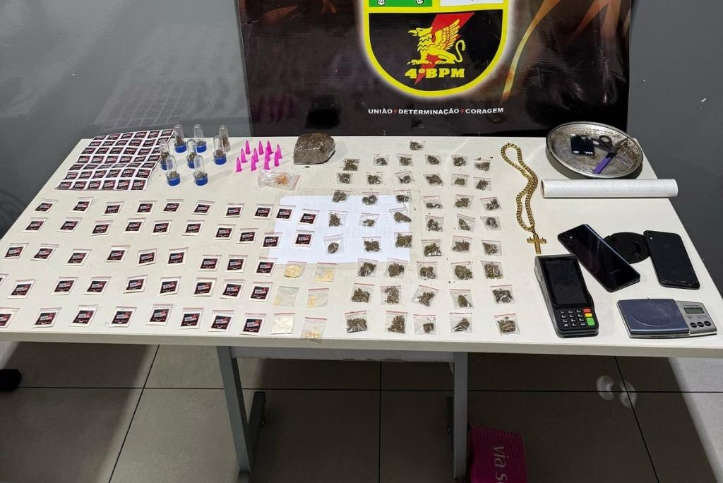 PM prende integrantes de fac��o criminosa e apreende 184 por��es de drogas