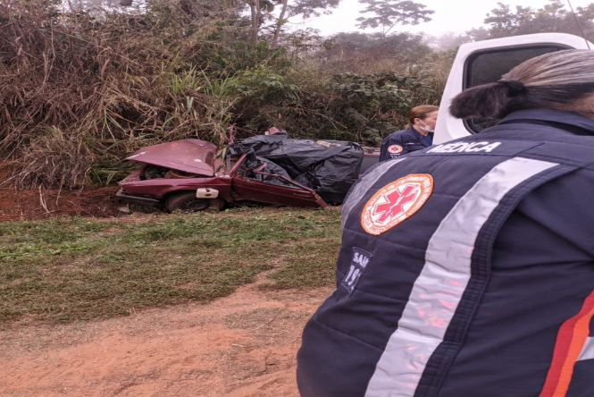 Casal morre em acidente ap�s carro sair da pista na MT-130, em Poxor�u