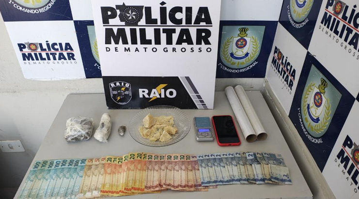 Companhia Raio prende tr�s pessoas por tr�fico e apreende 55 por��es de drogas