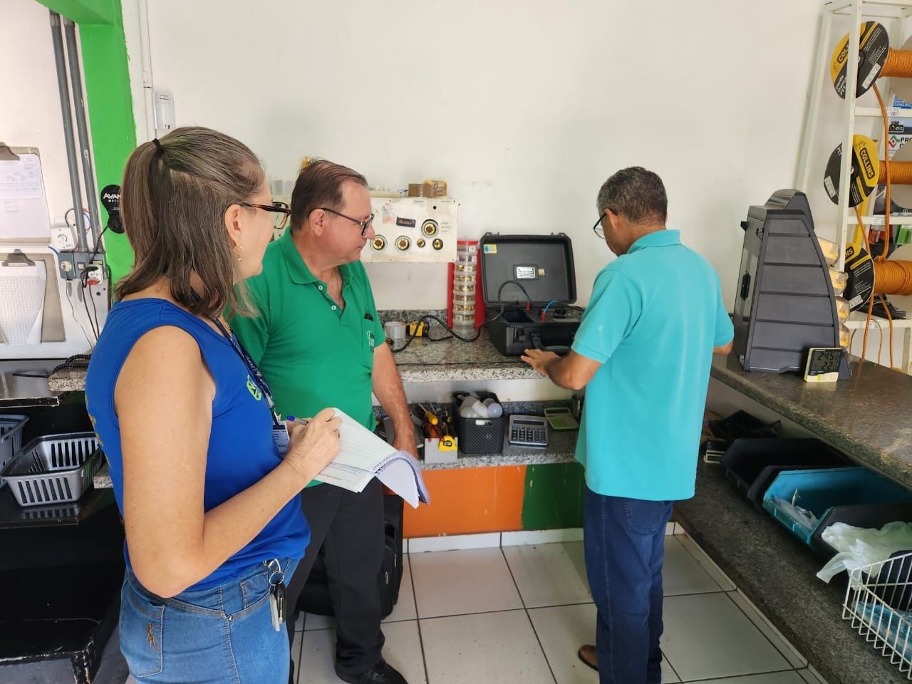 Opera��o do Ipem fiscaliza cabos e cord�es el�tricos em Cuiab� e V�rzea Grande