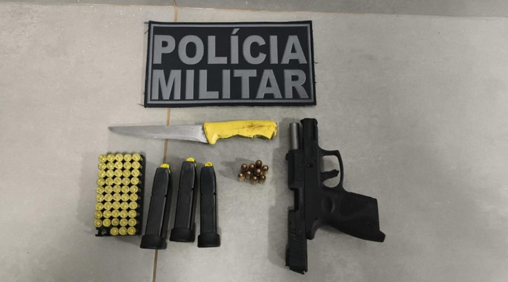 PM prende dois homens portando arma de fogo al�m de muni��es e 83 por��es de entorpecentes