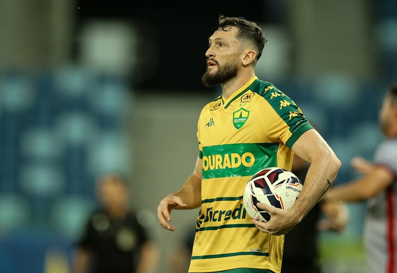 Cuiab� pode perder Sander para duelo contra Novorizontino por pancada na perna esquerda  