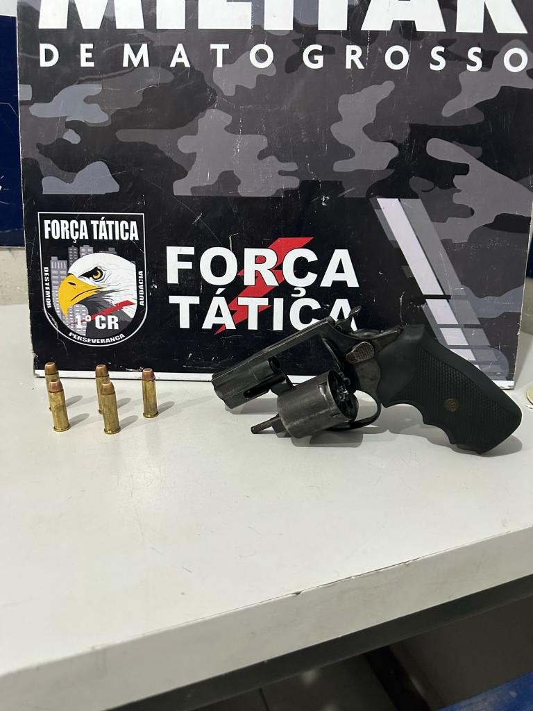 For�a T�tica apreende arma de fogo, por��es de maconha e prende duas pessoas integrantes de fac��o criminosa