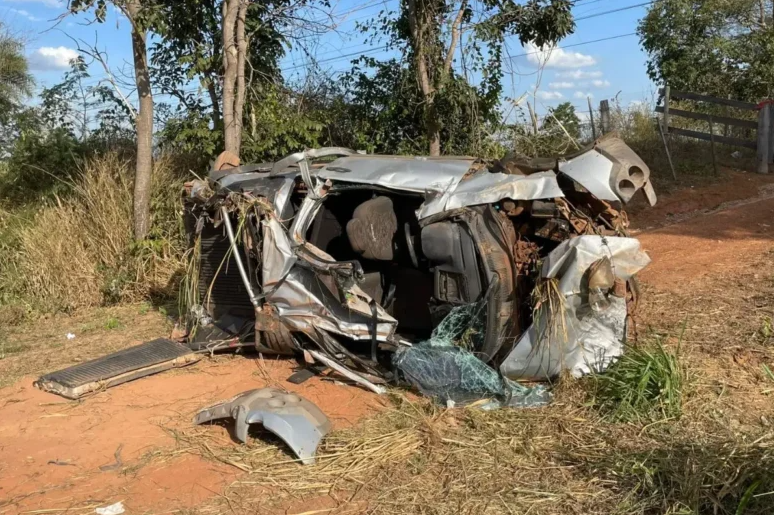 Ultrapassagem perigosa causa capotamento e deixa homem em estado grave na MT-270