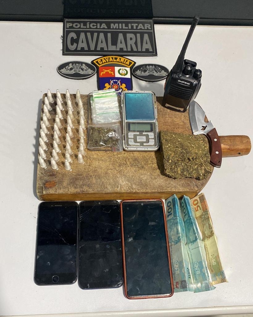 Cavalaria da PM prende quatro integrantes de fac��o criminosa por tr�fico de drogas