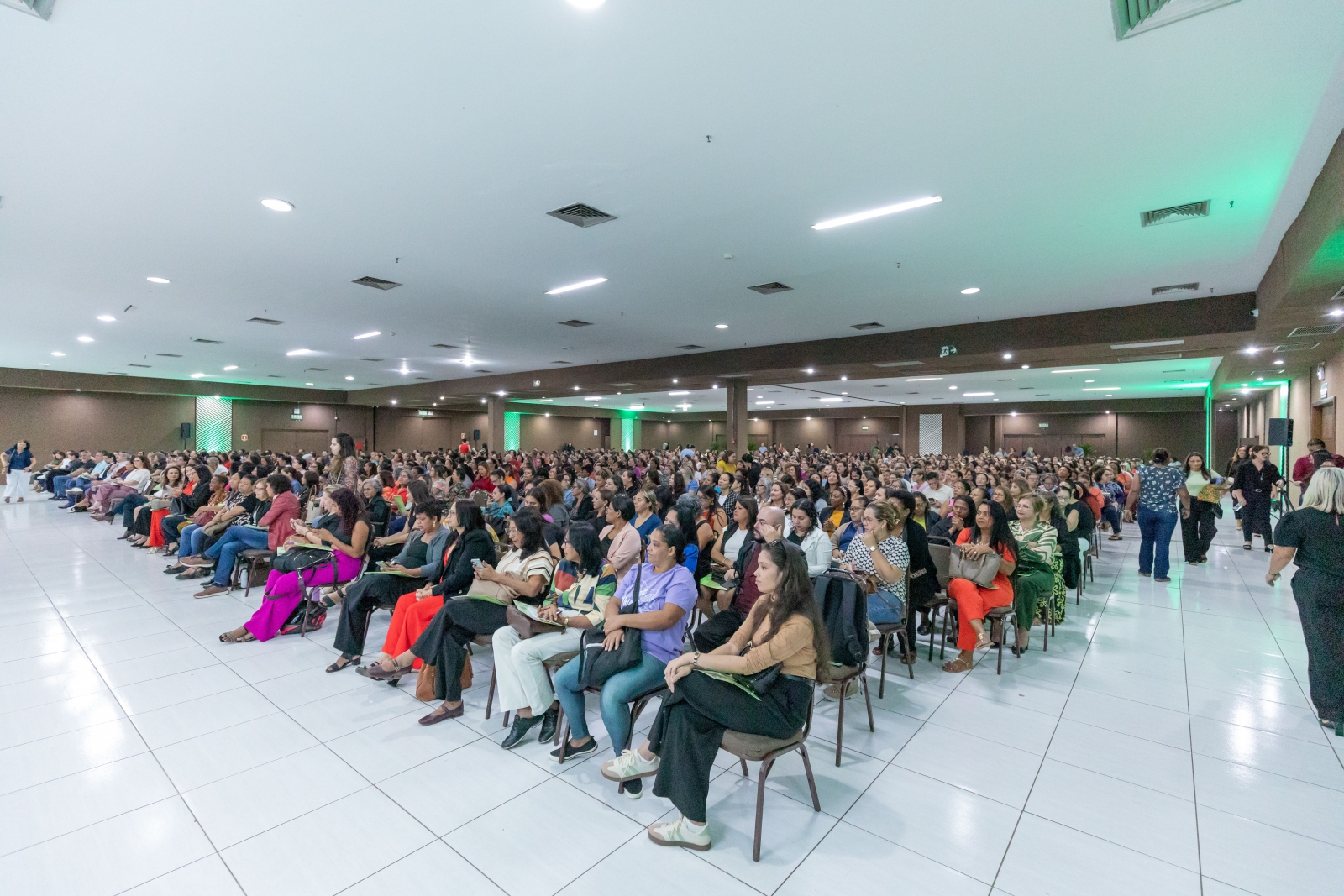 Professores e t�cnicos discutem pol�ticas para crian�as com transtorno de aprendizagem