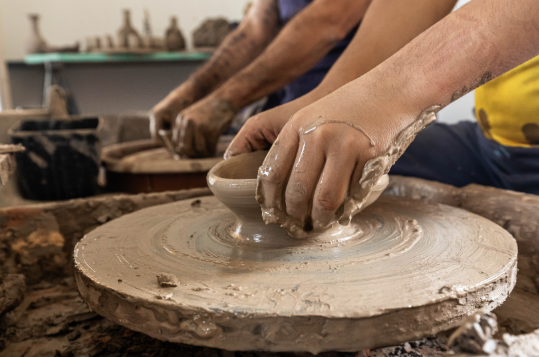 Oficina de cer�mica transforma barro em arte no Museu do Rio e encanta visitantes