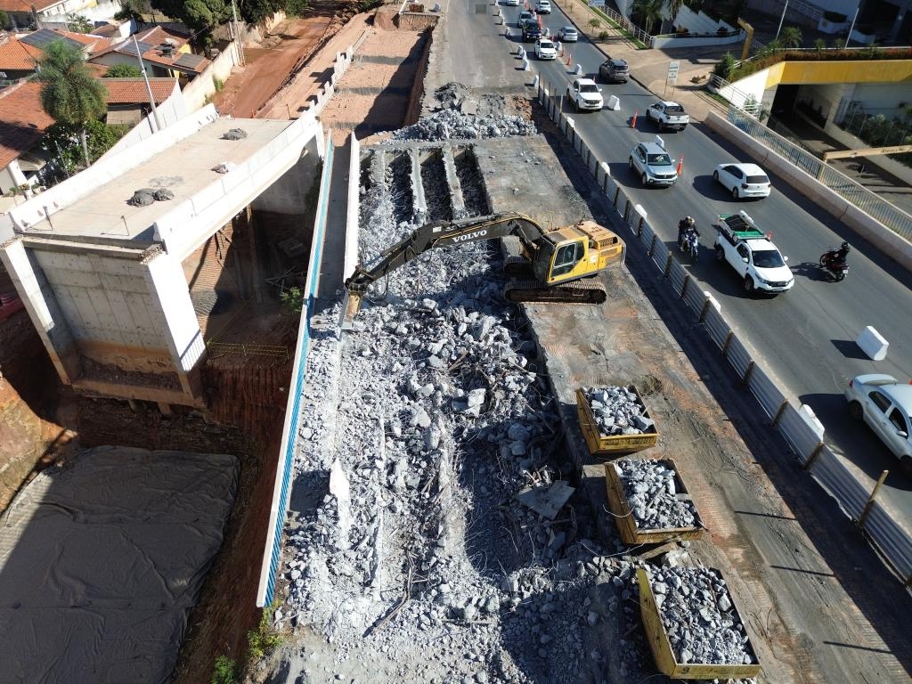 Obras do Complexo Vi�rio do Leblon avan�am com escava��o de trincheira