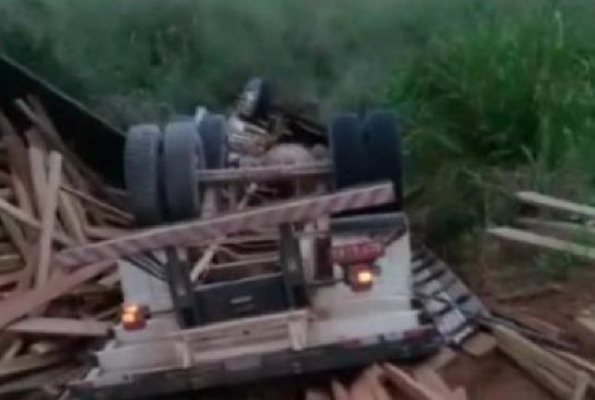 Filho de empres�rio morre ap�s caminh�o capotar em Lambari D�Oeste