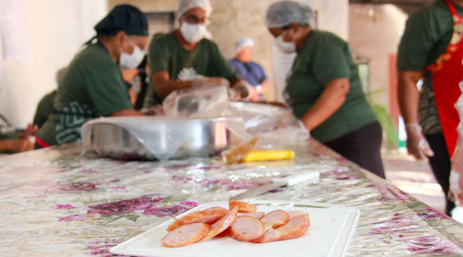 Curso de embutidos e defumados de frango transforma conhecimento em sabor e renda em V�rzea Grande